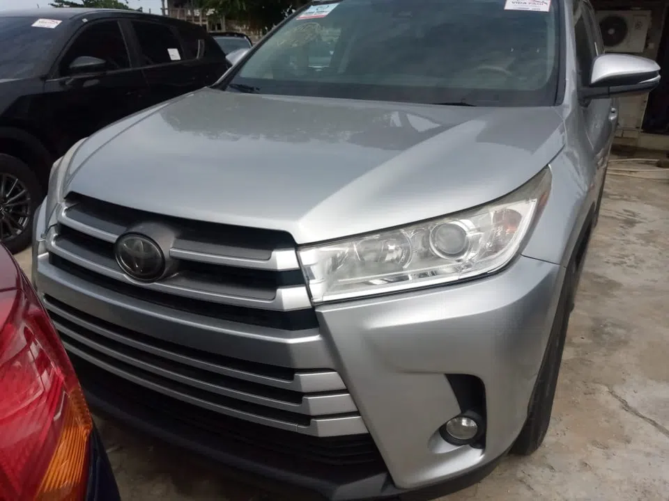 2017 Toyota Highlander — photo 3