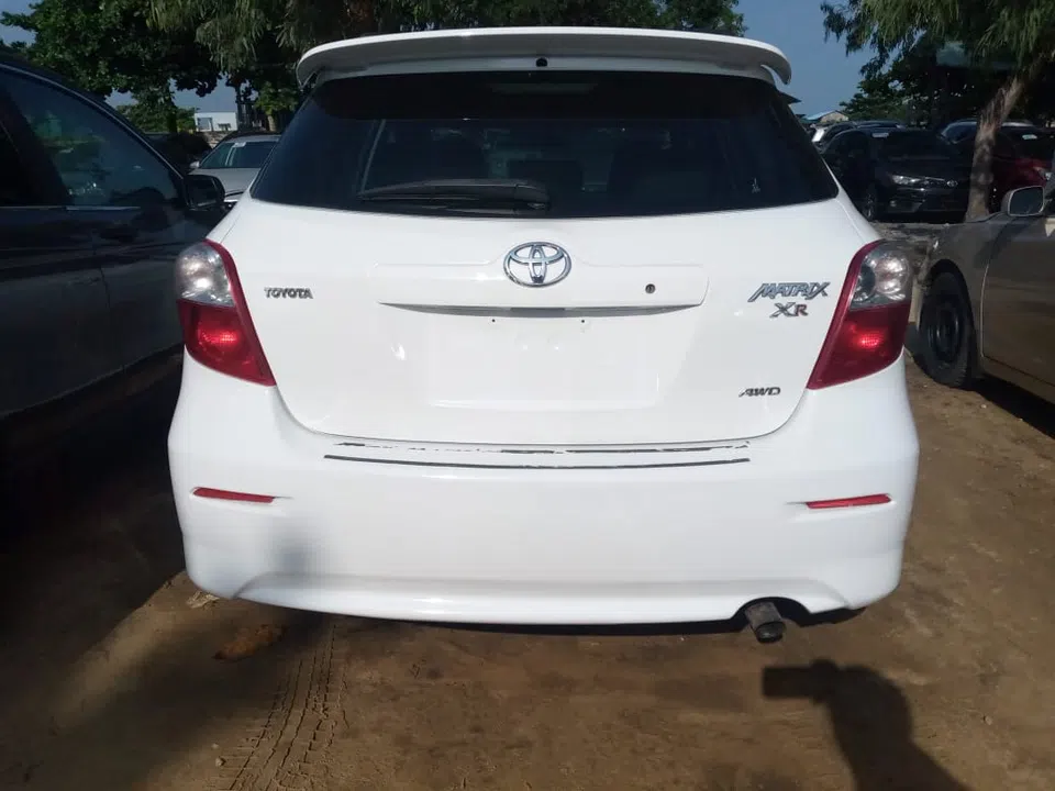 2009 Toyota Corolla Matrix — photo 2