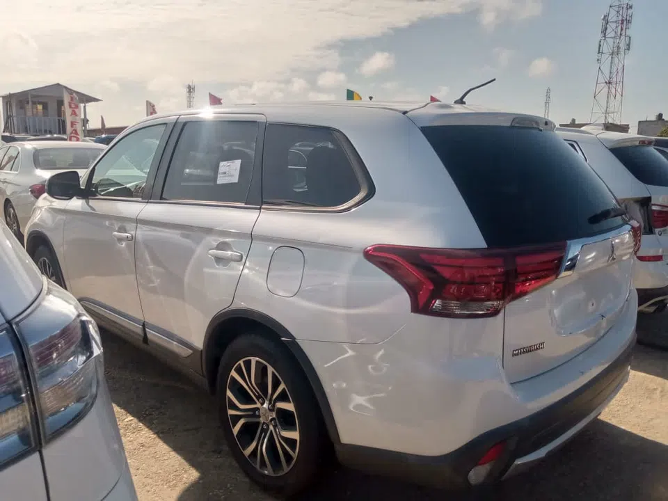 2016 Mitsubishi Outlander — photo 3