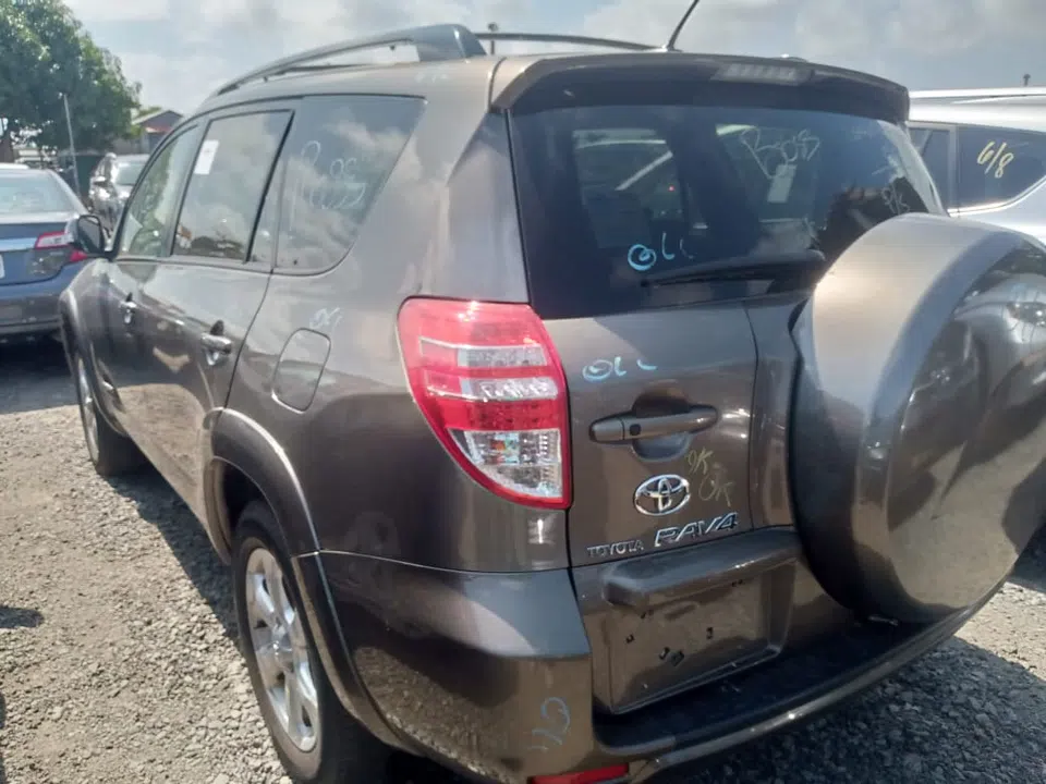 2010 Toyota Rav4 — photo 3