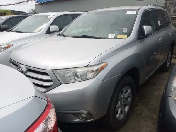 2013 Toyota Highlander photos, price and features