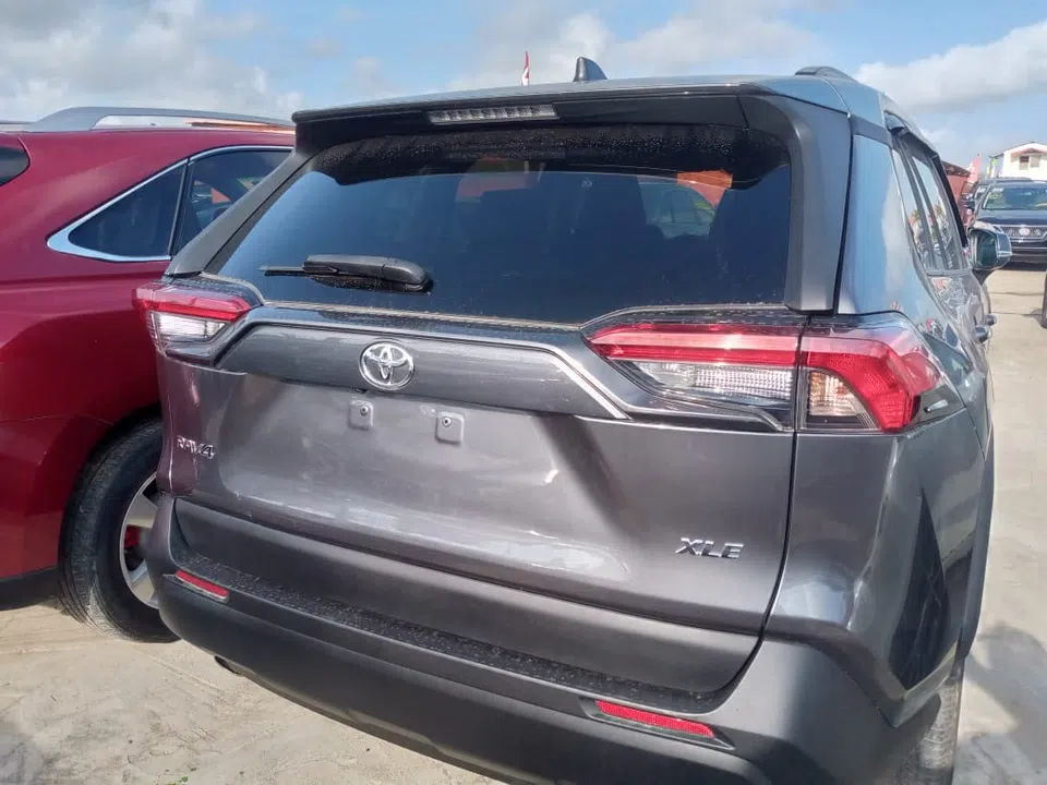 2021 Toyota Rav4 — photo 2