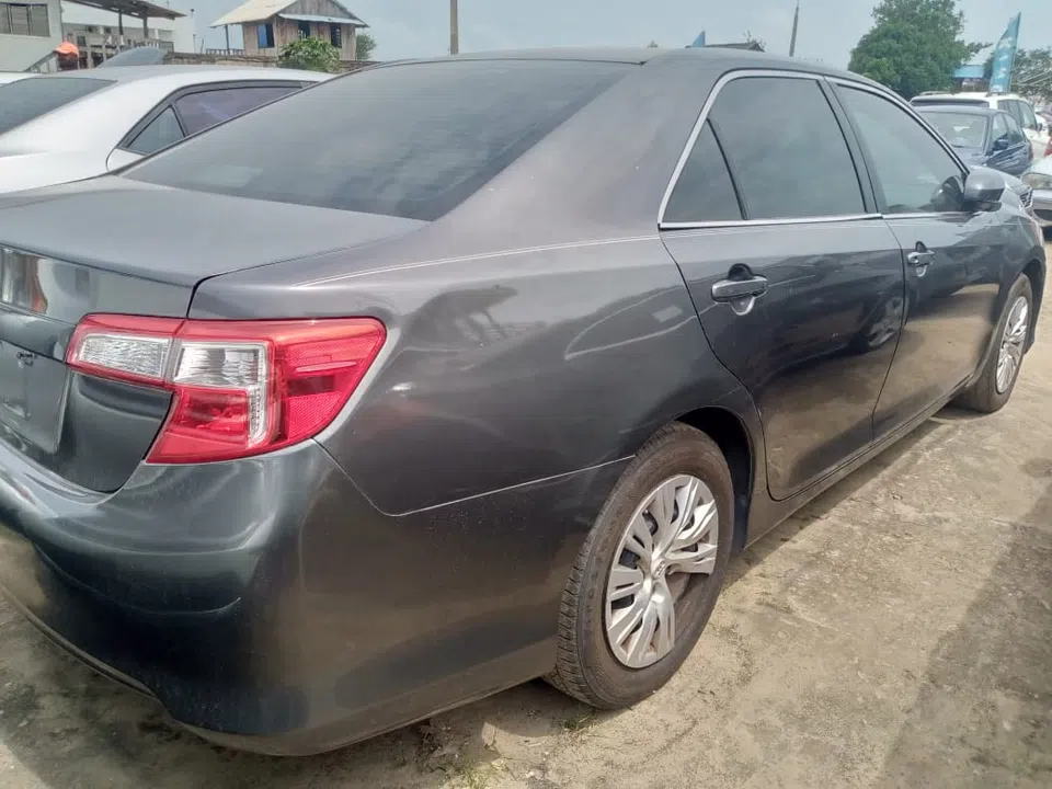 2012 Toyota Camry — photo 3