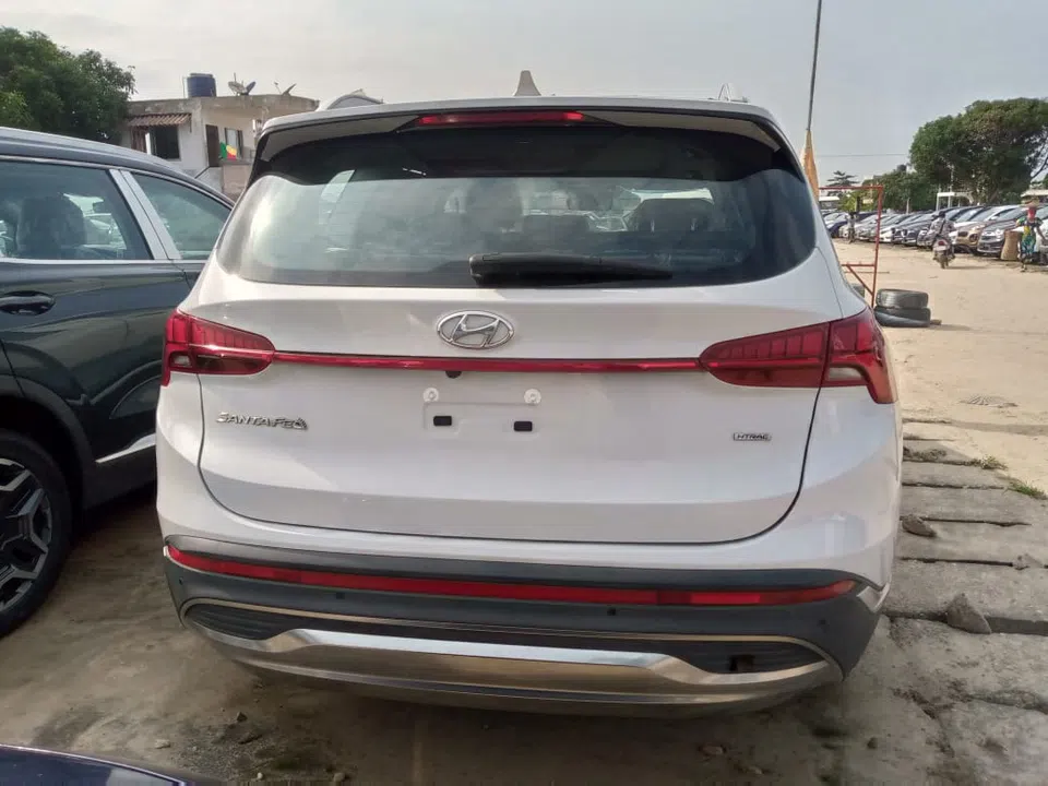 2021 Hyundai Santa Fee — photo 2