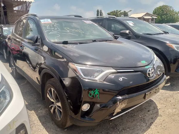 2016 Toyota Rav4 photos, price and features