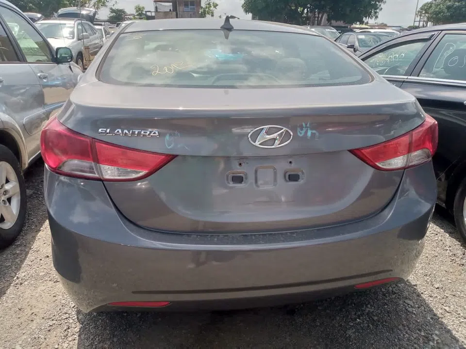 2013 Hyundai Elantra — photo 3