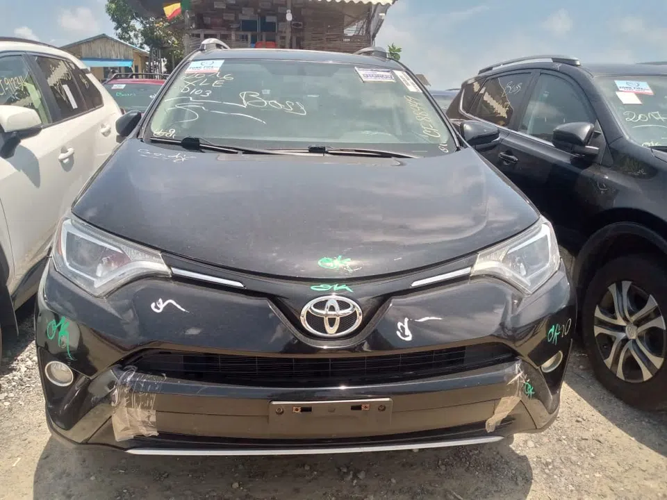 2016 Toyota Rav4 — photo 3
