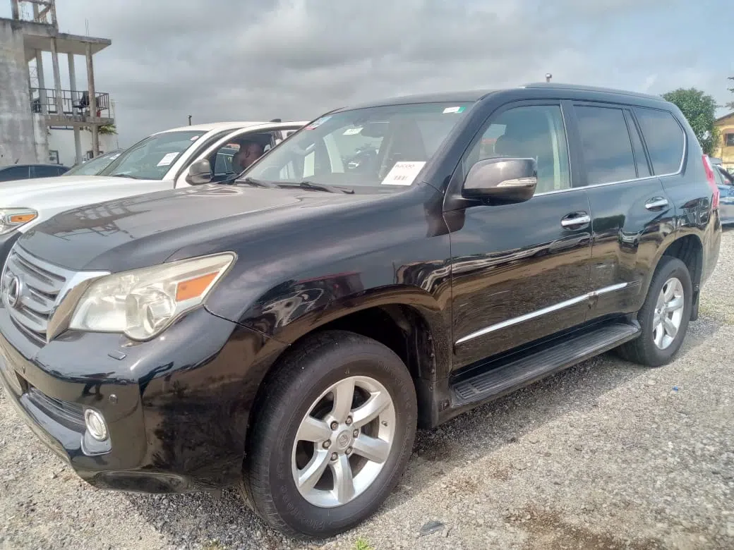 2010 Lexus Gx — photo 1