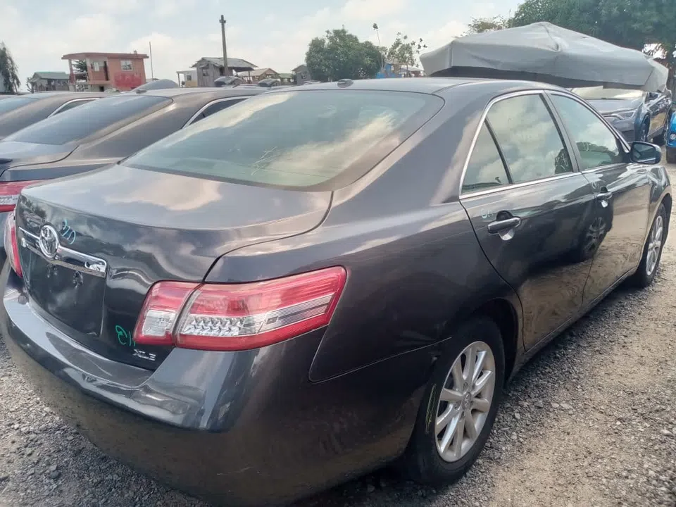 2011 Toyota Camry — photo 3