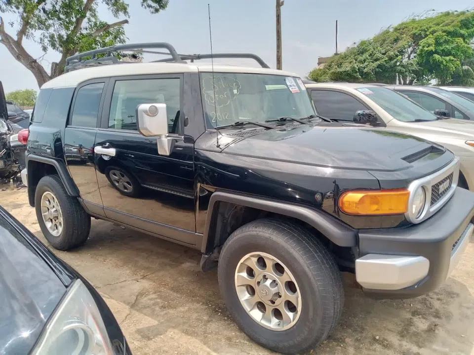 2012 Toyota Fj Cruiser — photo 2