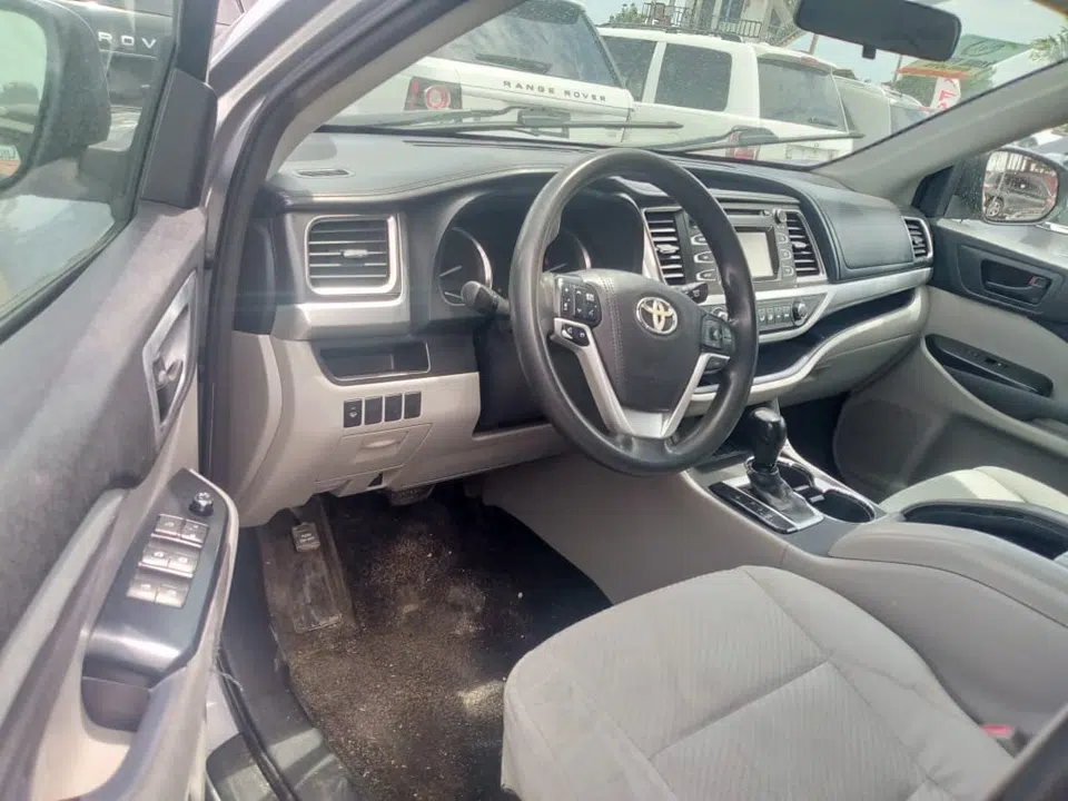 2016 Toyota Highlander — photo 2