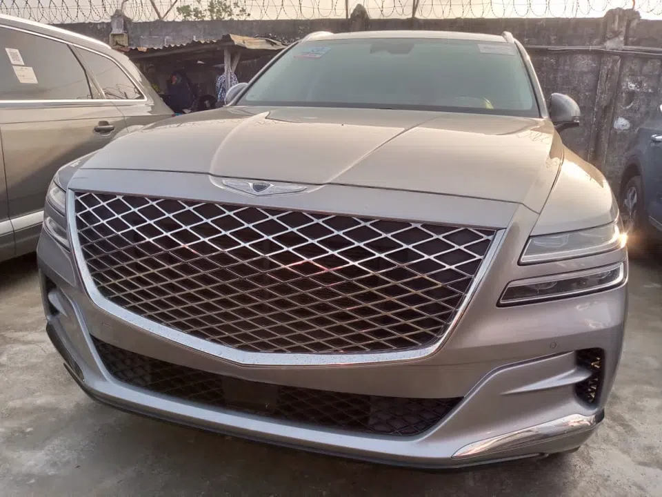 2021 Genesis Gv80 — photo 2