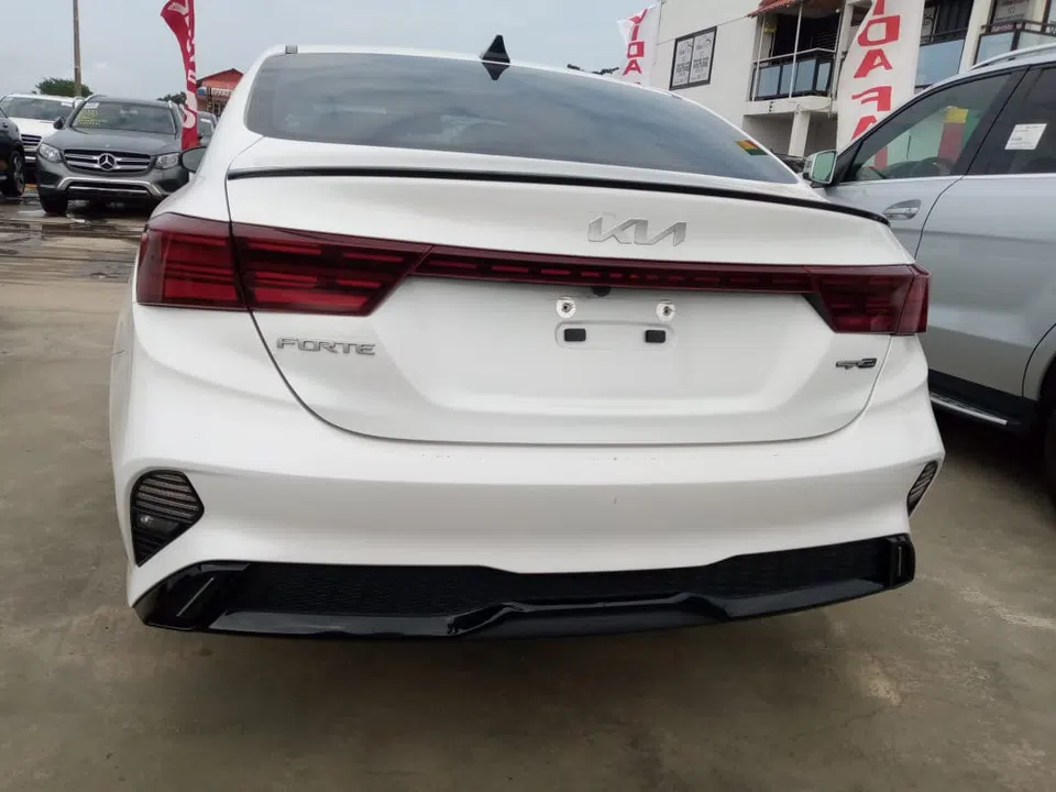 2022 Kia Forte — photo 2