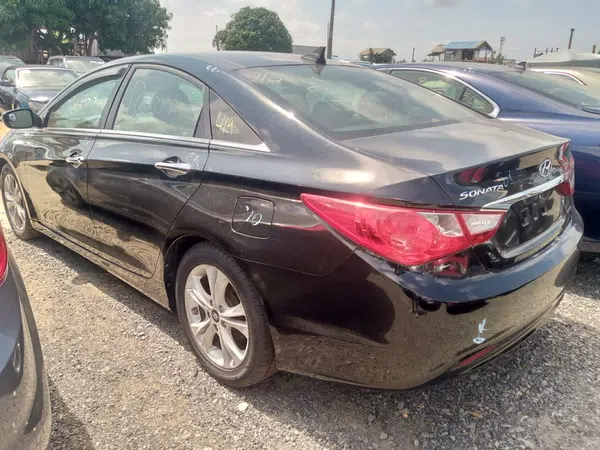 2013 Hyundai Sonata photos, price and features