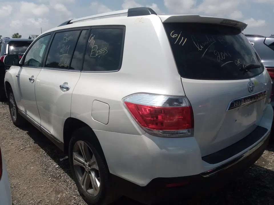 2011 Toyota Highlander — photo 3