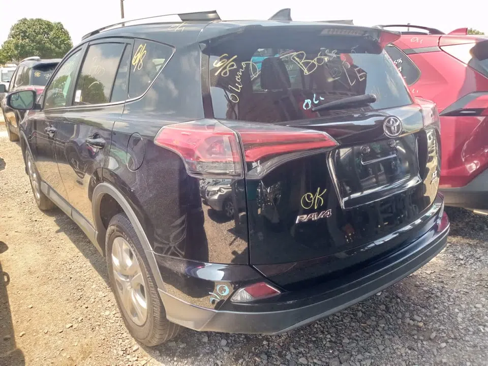 2016 Toyota Rav4 — photo 3
