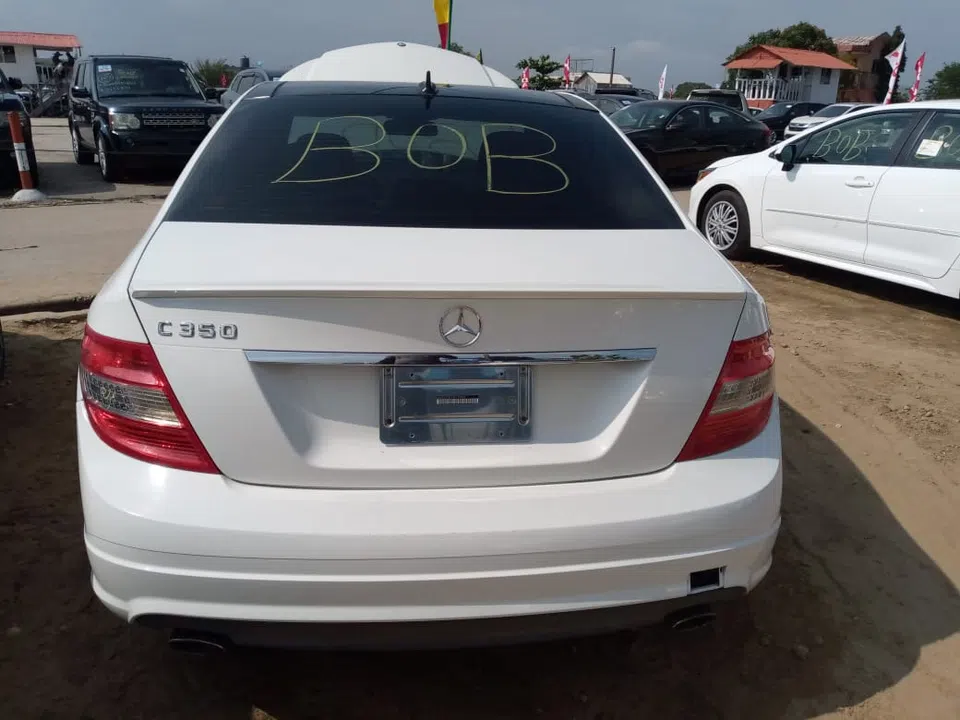 2010 Mercedes-Benz C-Class — photo 2