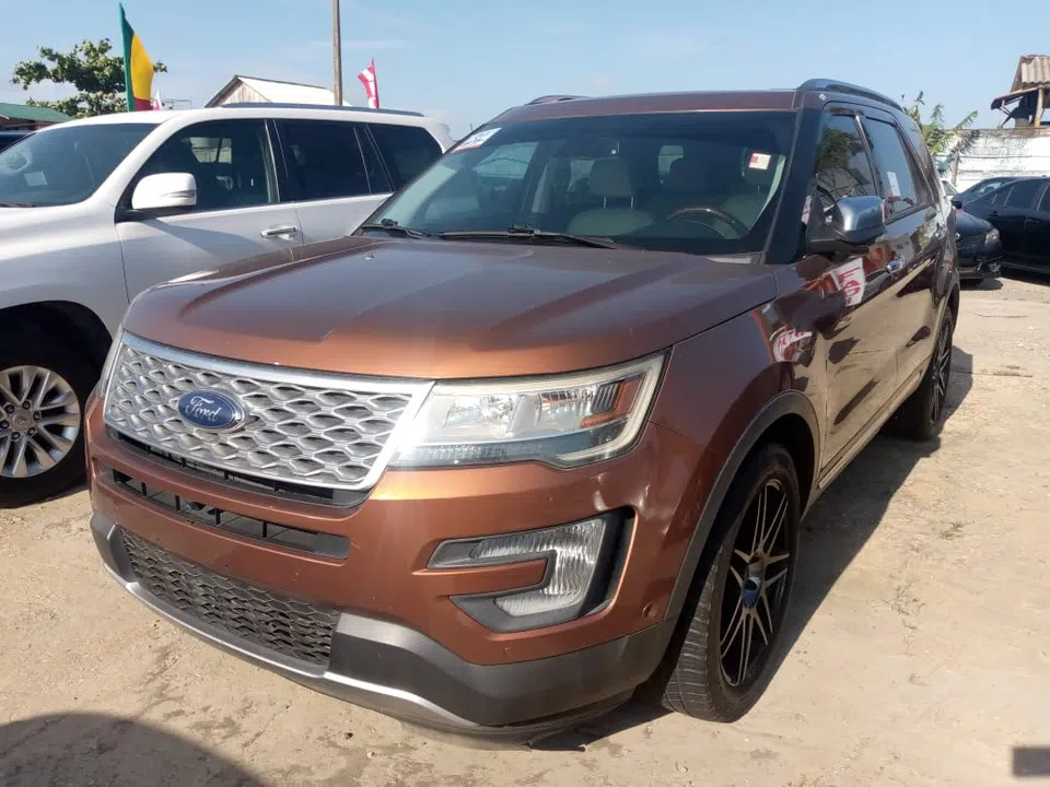 2017 Ford Explorer — photo 2