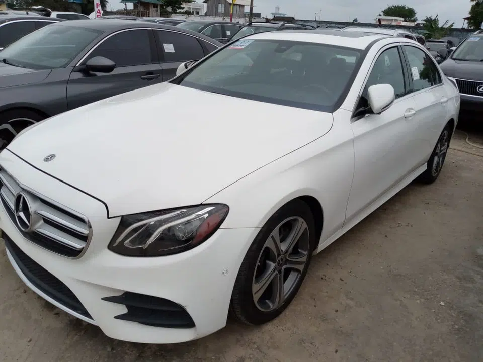 2018 Mercedes-Benz E300 — photo 2