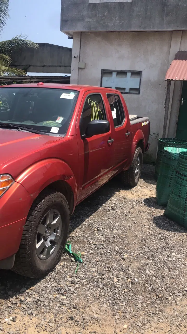 2013 Nissan Frontier — photo 2