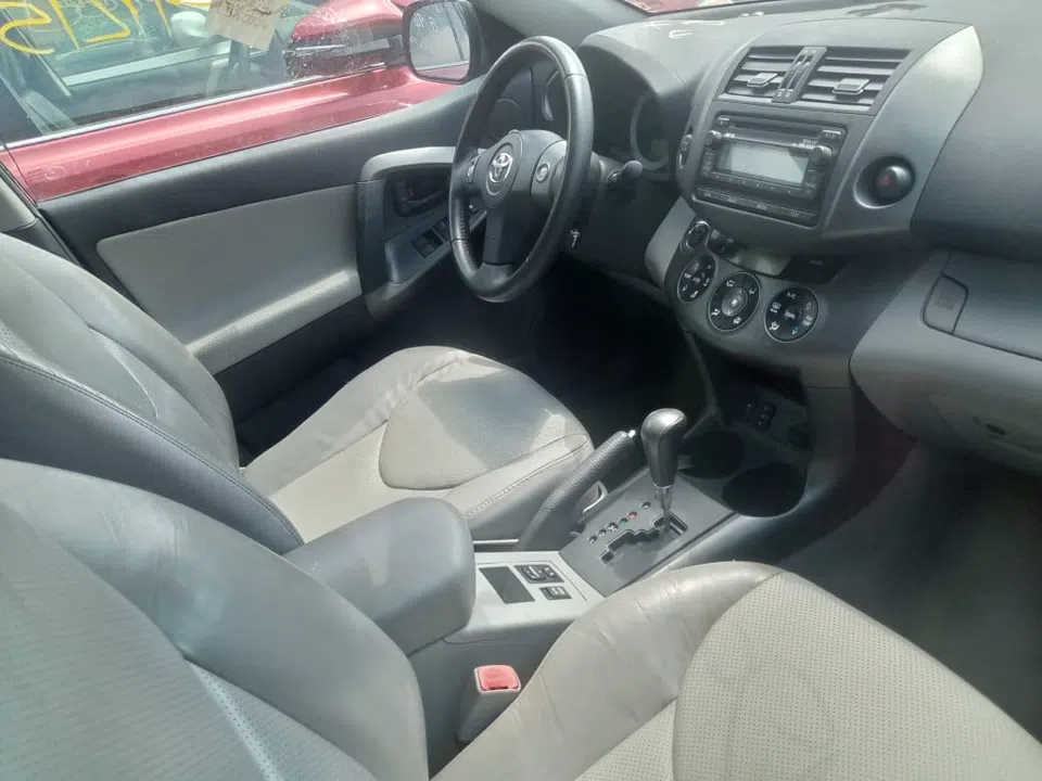 2012 Toyota Rav4 — photo 2