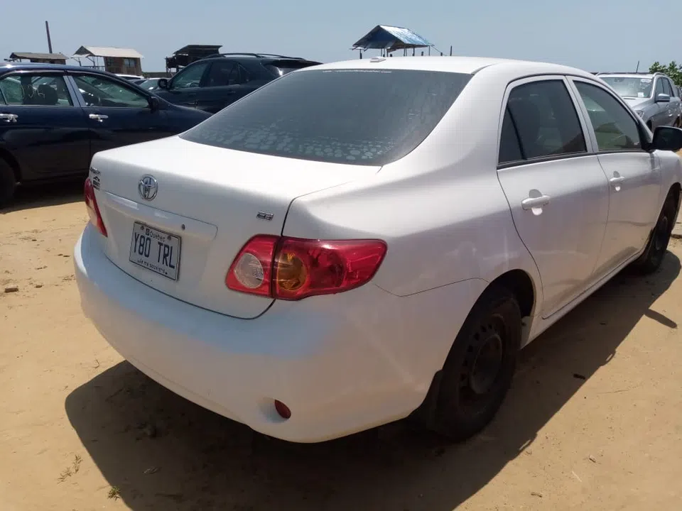 2010 Toyota Corolla — photo 3