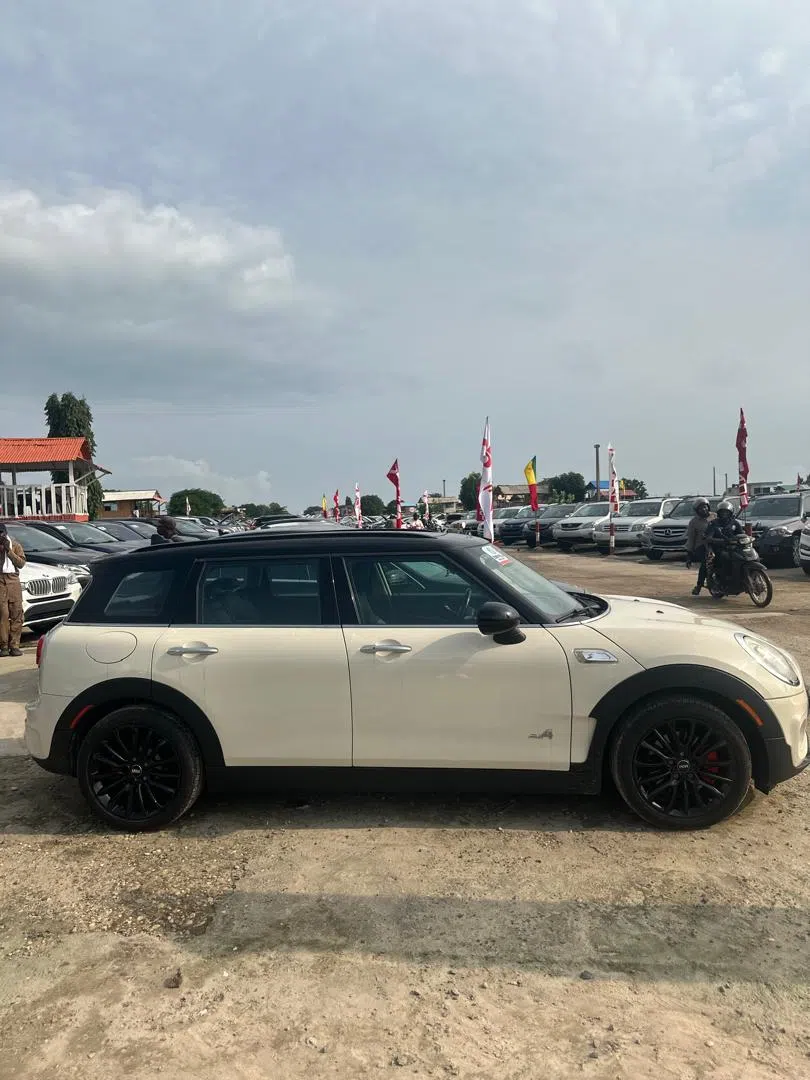 2017 Mini Clubman — photo 2