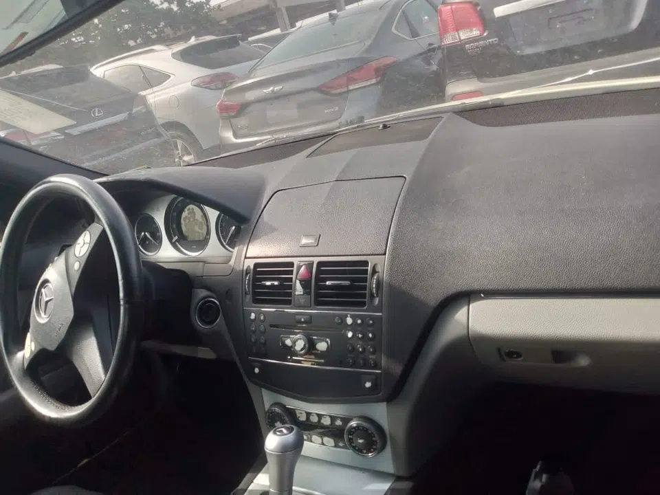 2008 Mercedes-Benz C-Class — photo 2