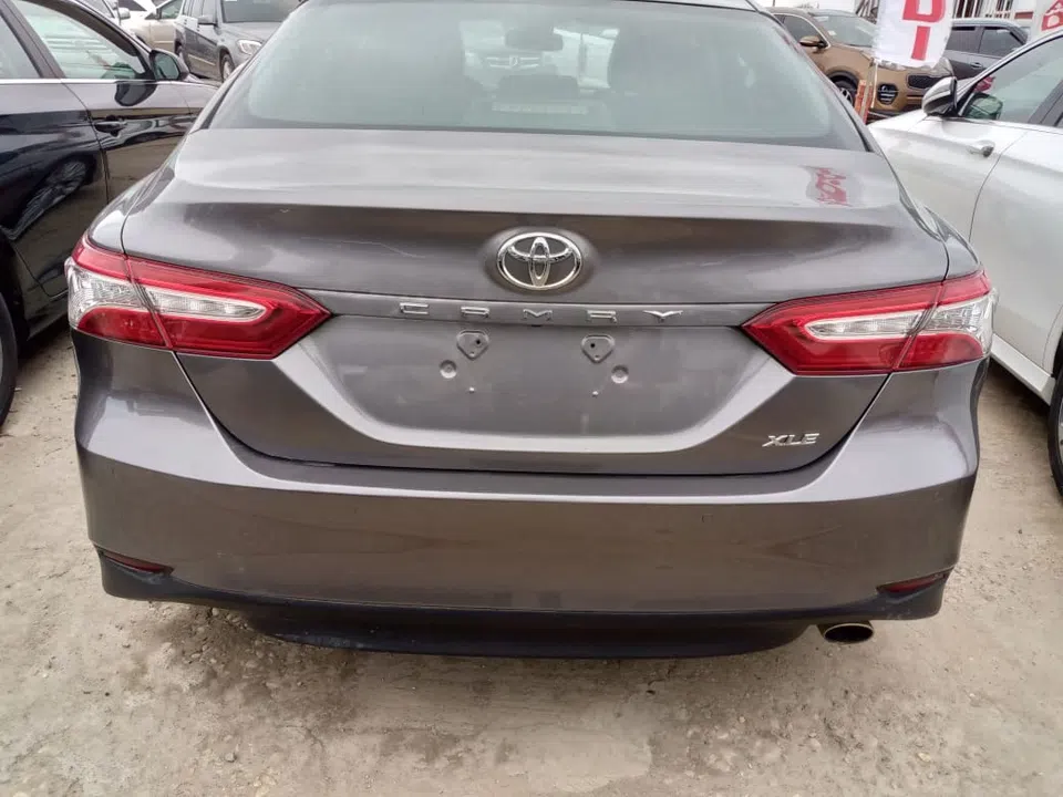 2018 Toyota Camry — photo 3
