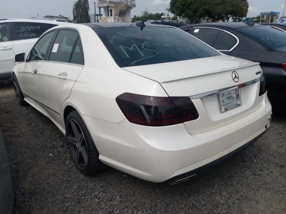2011 Mercedes-Benz E-Class — photo 3