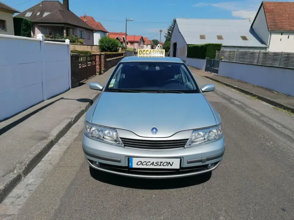2003 Renault Laguna initiale – photos, prix et caractéristiques