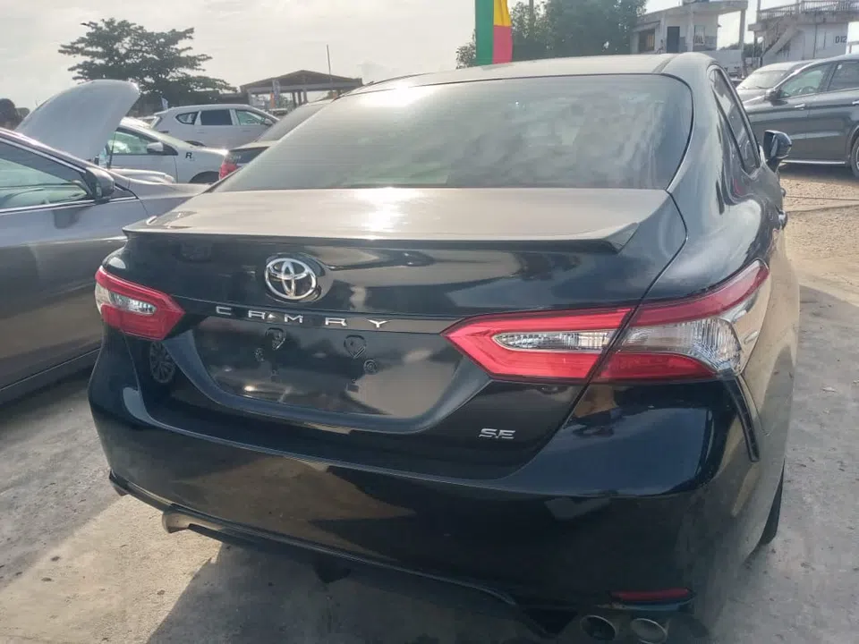 2018 Toyota Camry — photo 3