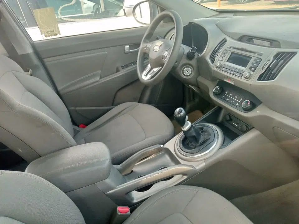 2011 Kia Sportage — photo 2