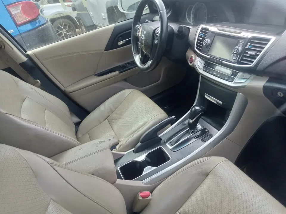 2013 Honda Accord — photo 2