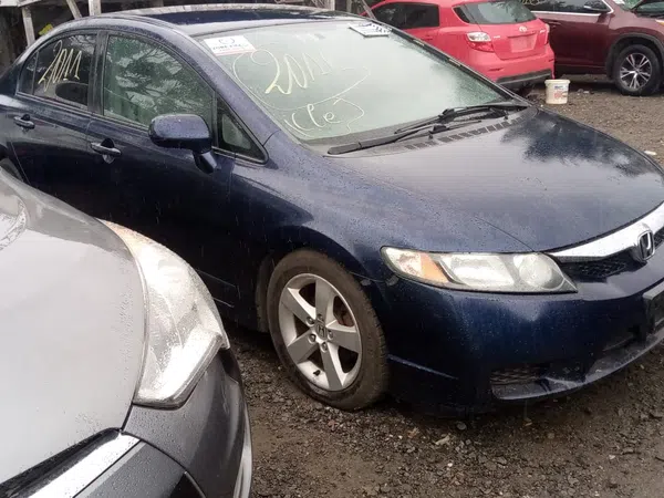 2011 Honda Civic photos, price and features