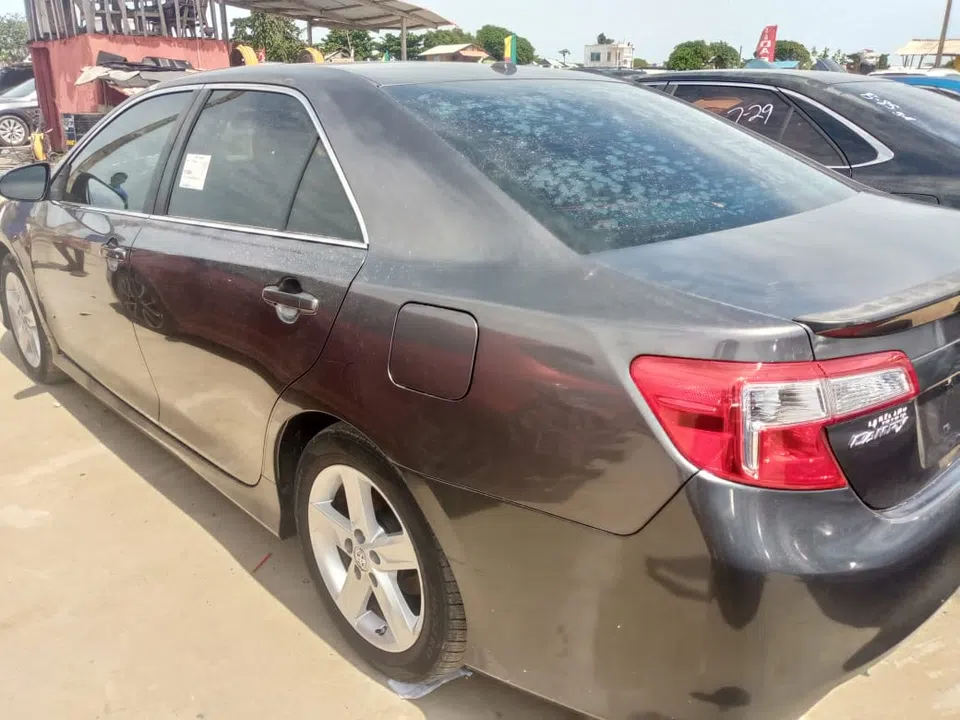 2014 Toyota Camry — véhicule vendu — photo 3