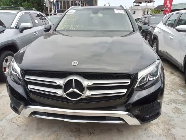2019 Mercedes-Benz Glc 300 – photos, prix et caractéristiques