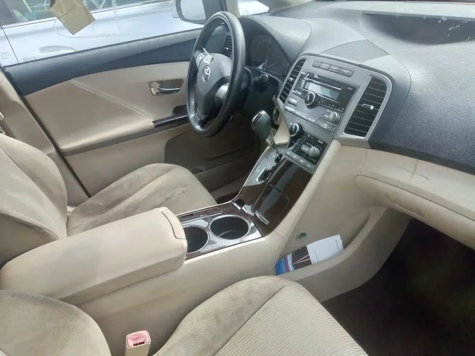 2009 Toyota Venza — photo 2