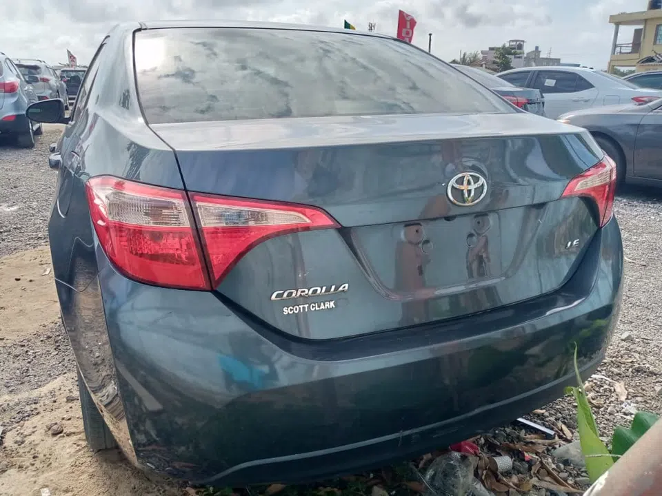 2018 Toyota Corolla — photo 2