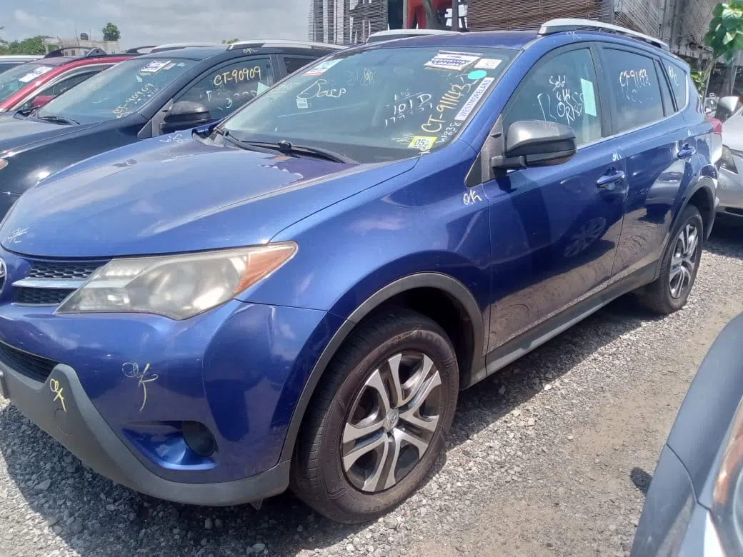 2015 Toyota Rav4 — photo 1