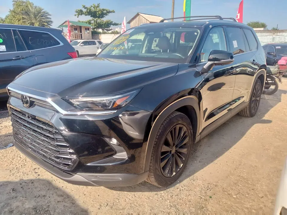 2024 Toyota Highlander — photo 2