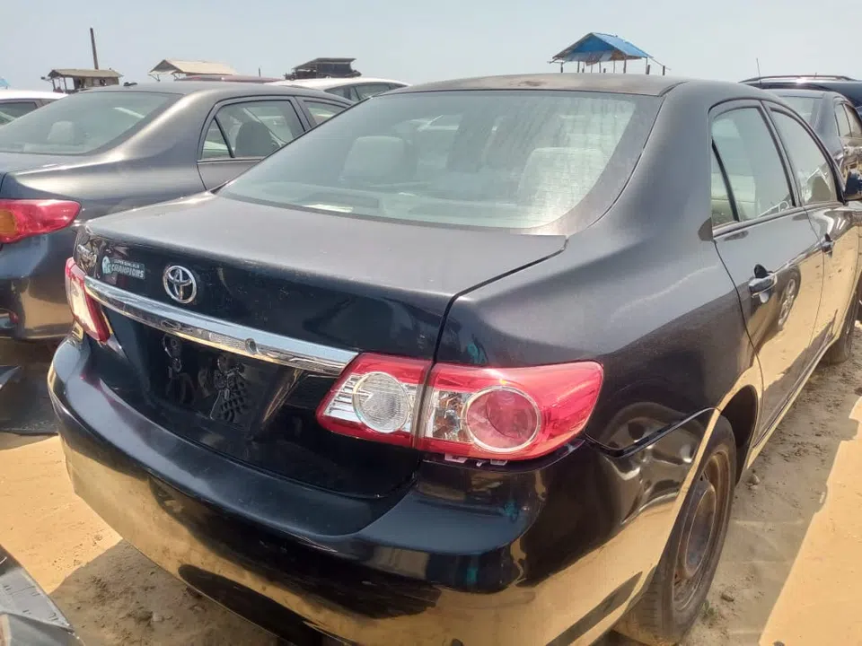 2011 Toyota Corolla — photo 3