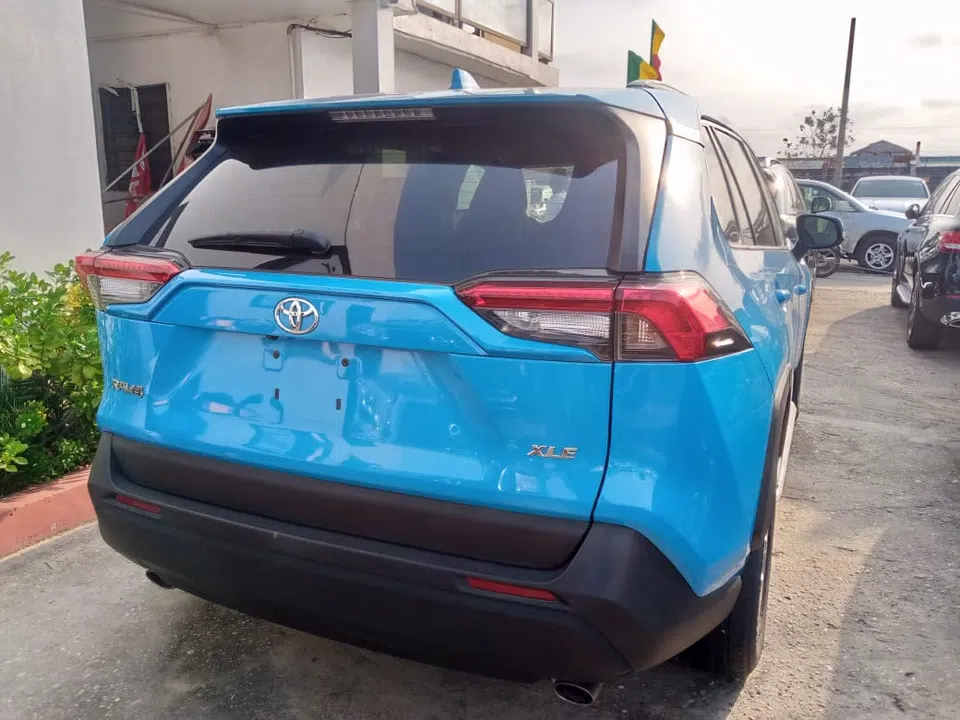 2020 Toyota Rav4 xle — photo 3