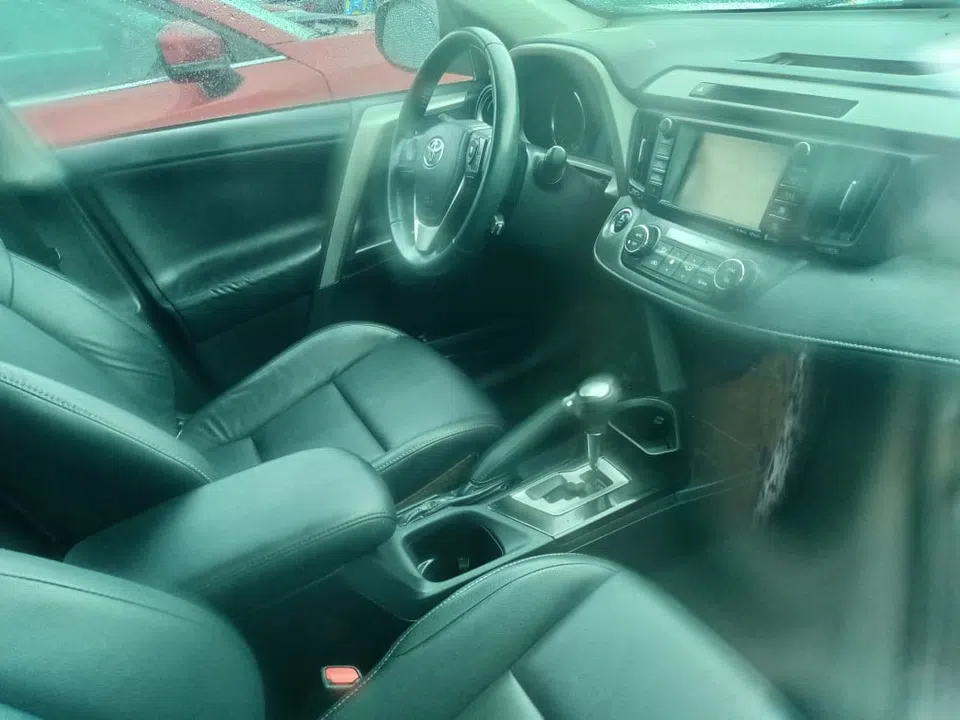 2017 Toyota Rav4 — photo 2