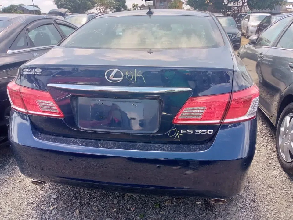 2012 Lexus Es — photo 2