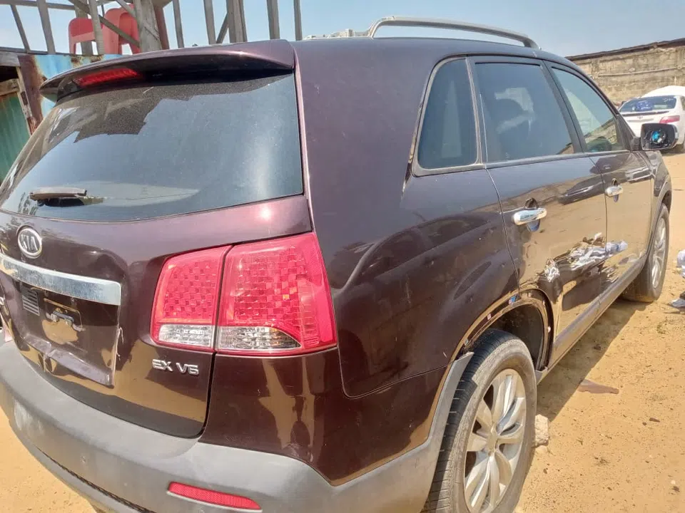 2011 Kia Sorento — photo 2