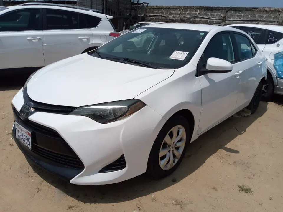 2018 Toyota Corolla — véhicule vendu — photo 2