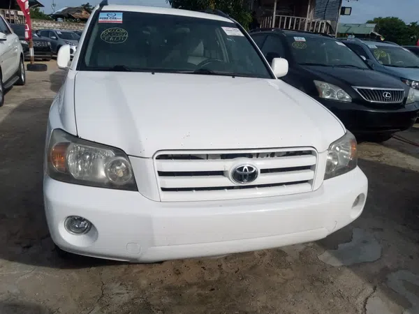 2004 Toyota Highlander – photos, prix et caractéristiques