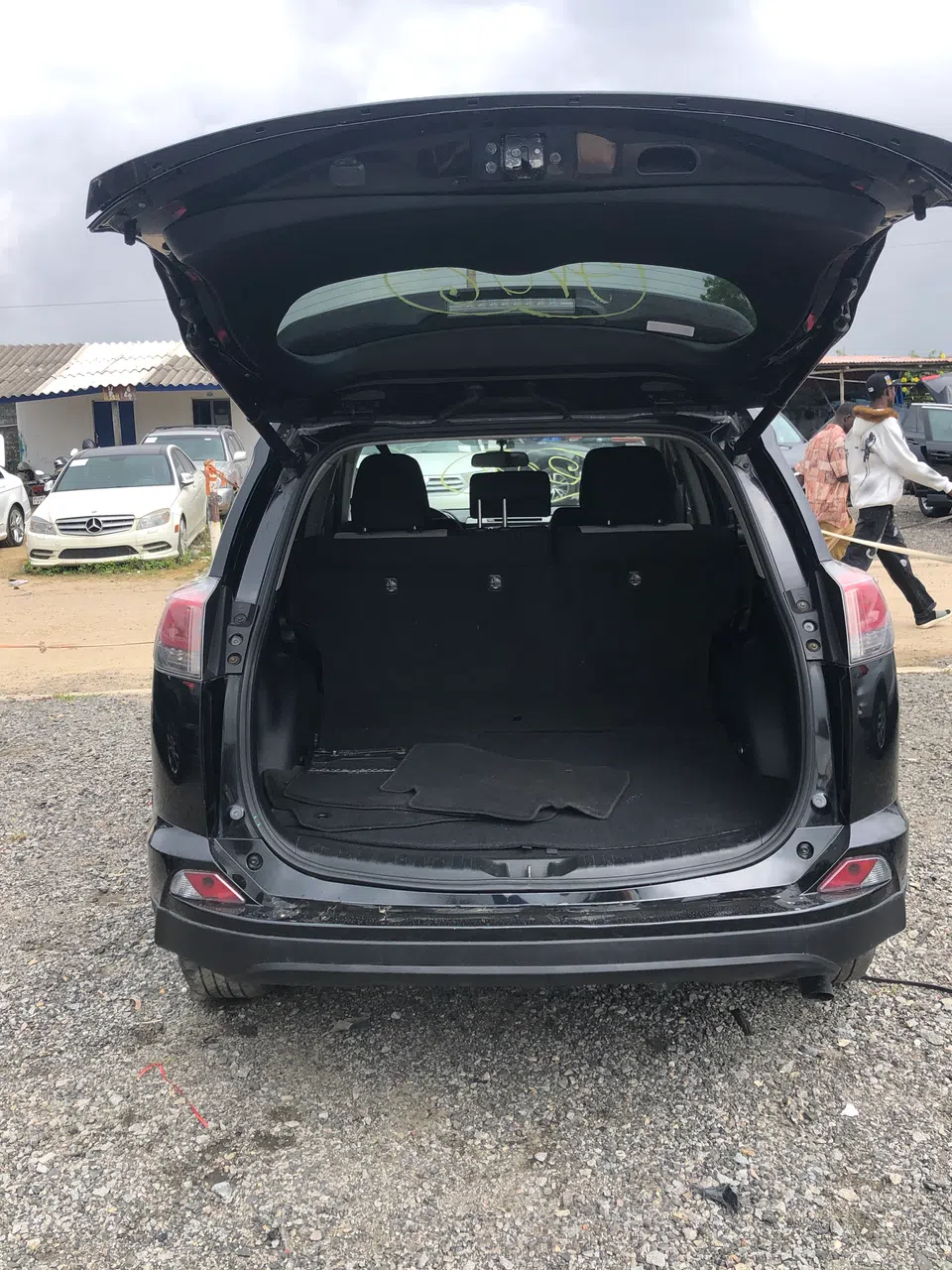 2016 Toyota Rav4 — photo 2