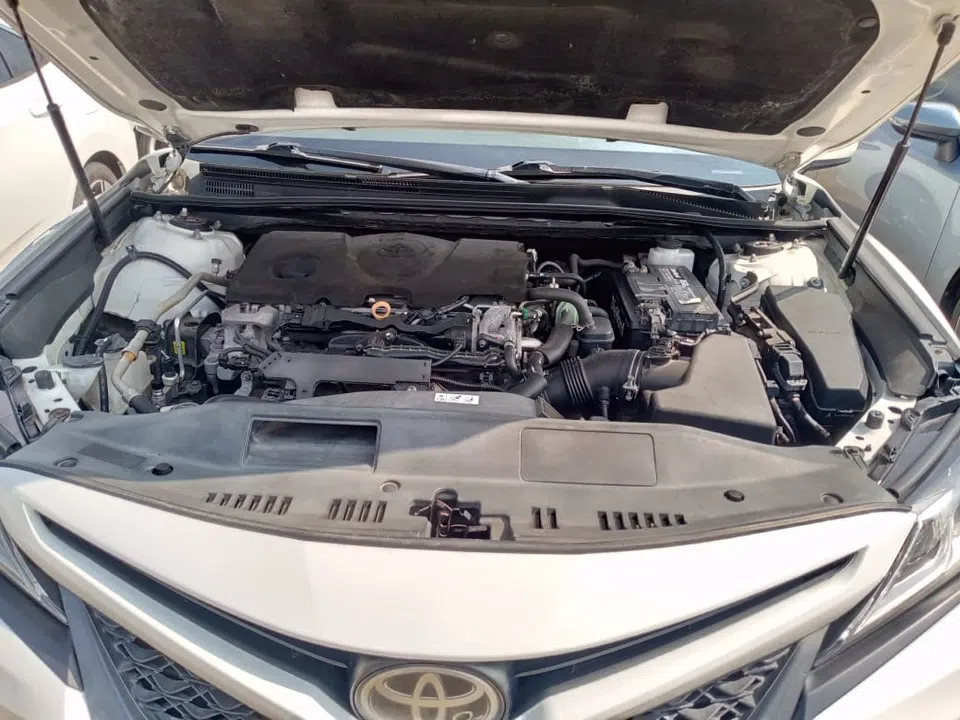 2018 Toyota Camry — photo 2